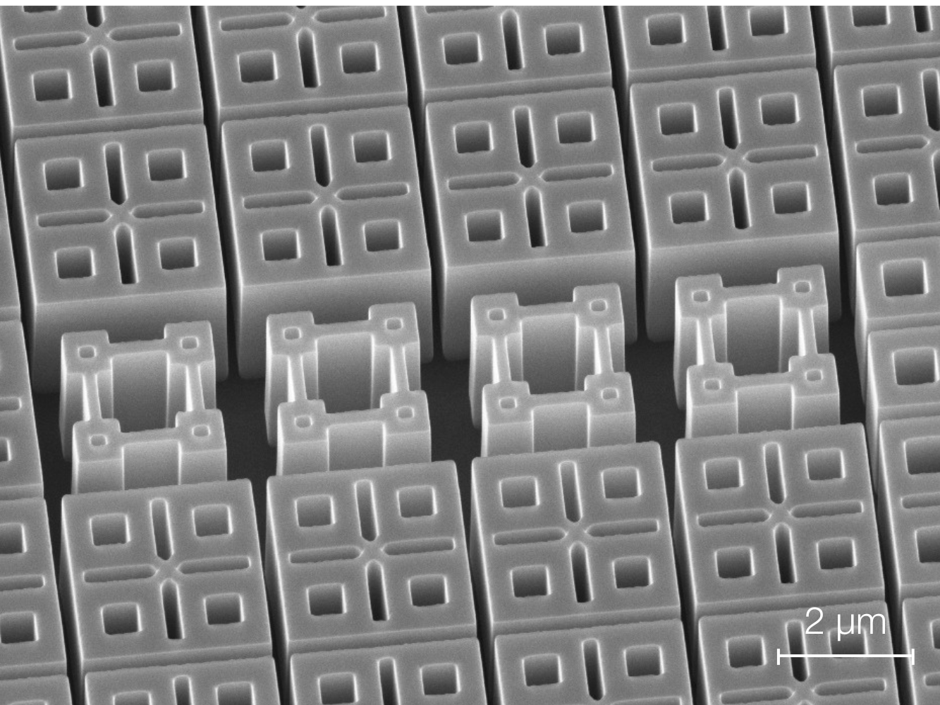 SEm image of an achromatic metalens