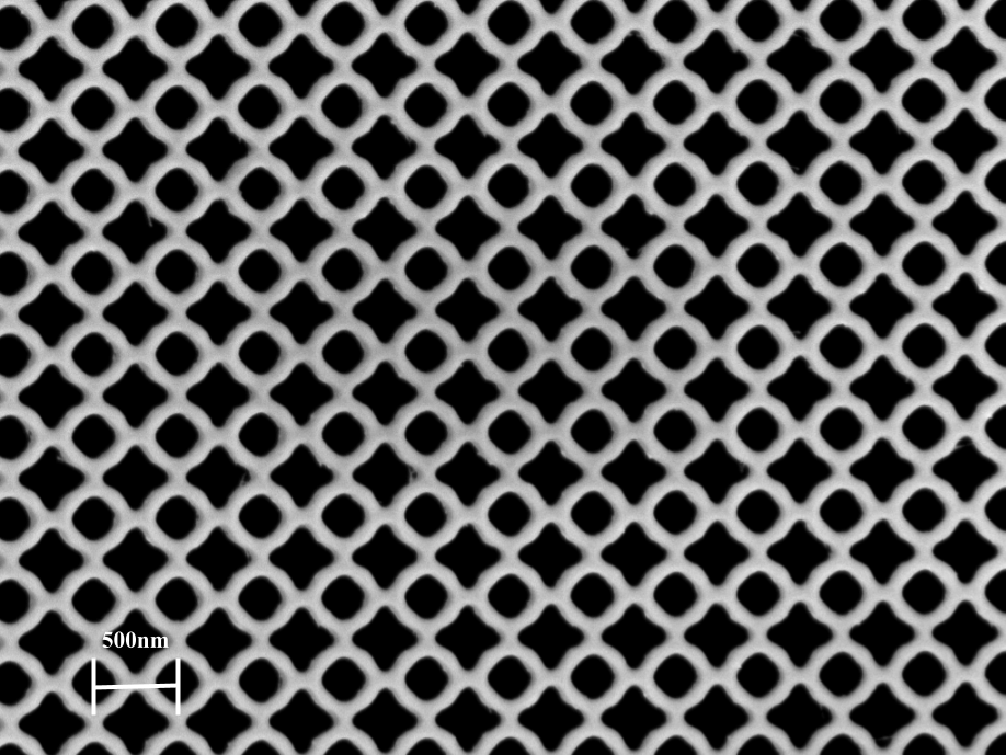 SEM image of an inverse-designed thermal energy harvester